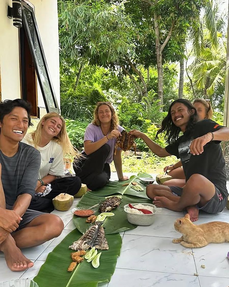 Lunch shared on the terrace after a morning session